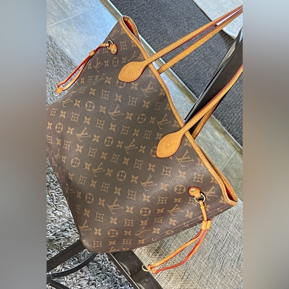 ☀️Summer Savings☀️
Authentic Louis Vuitton Monogram Neo Neverfull MM